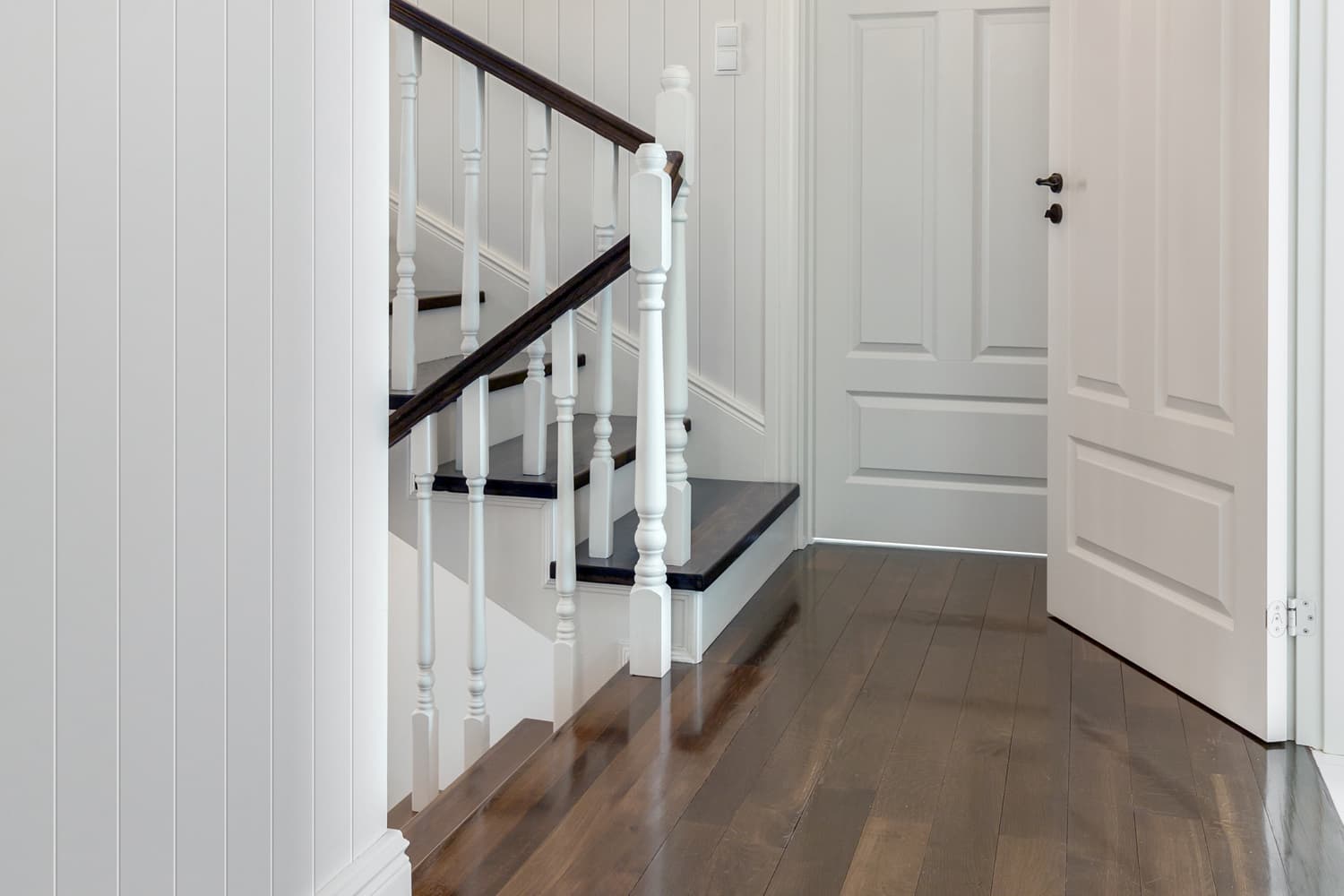 Colonial Wall Linings - Stairway Hallway - VJ Wall Panelling, VJ Sheets, VJ Sheeting, VJ Lining, VJ Panels, VJ Board, Skirt, Skirts, Skirting, Architrave, Architraves